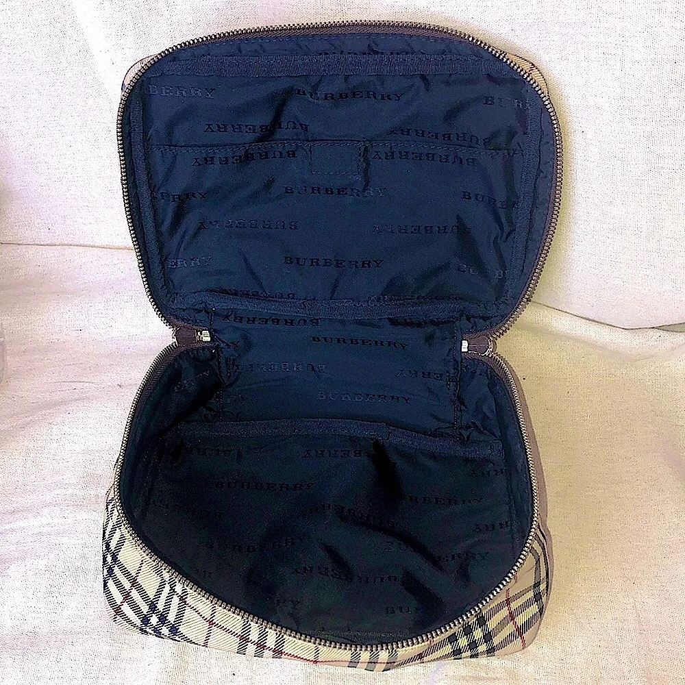 BURBERRY Cream Red Haystack Plaid Toiletry Bag with Iconic Nova Check Pattern
